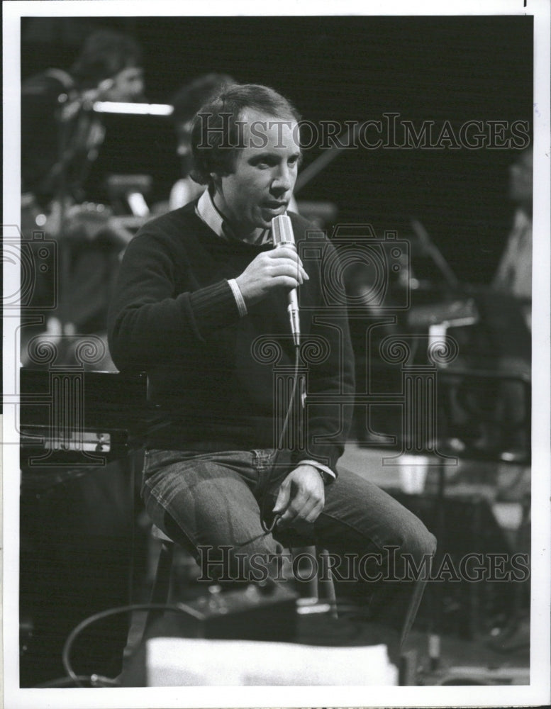 1981 Paul Simon Host NBC Television Program - Historic Images