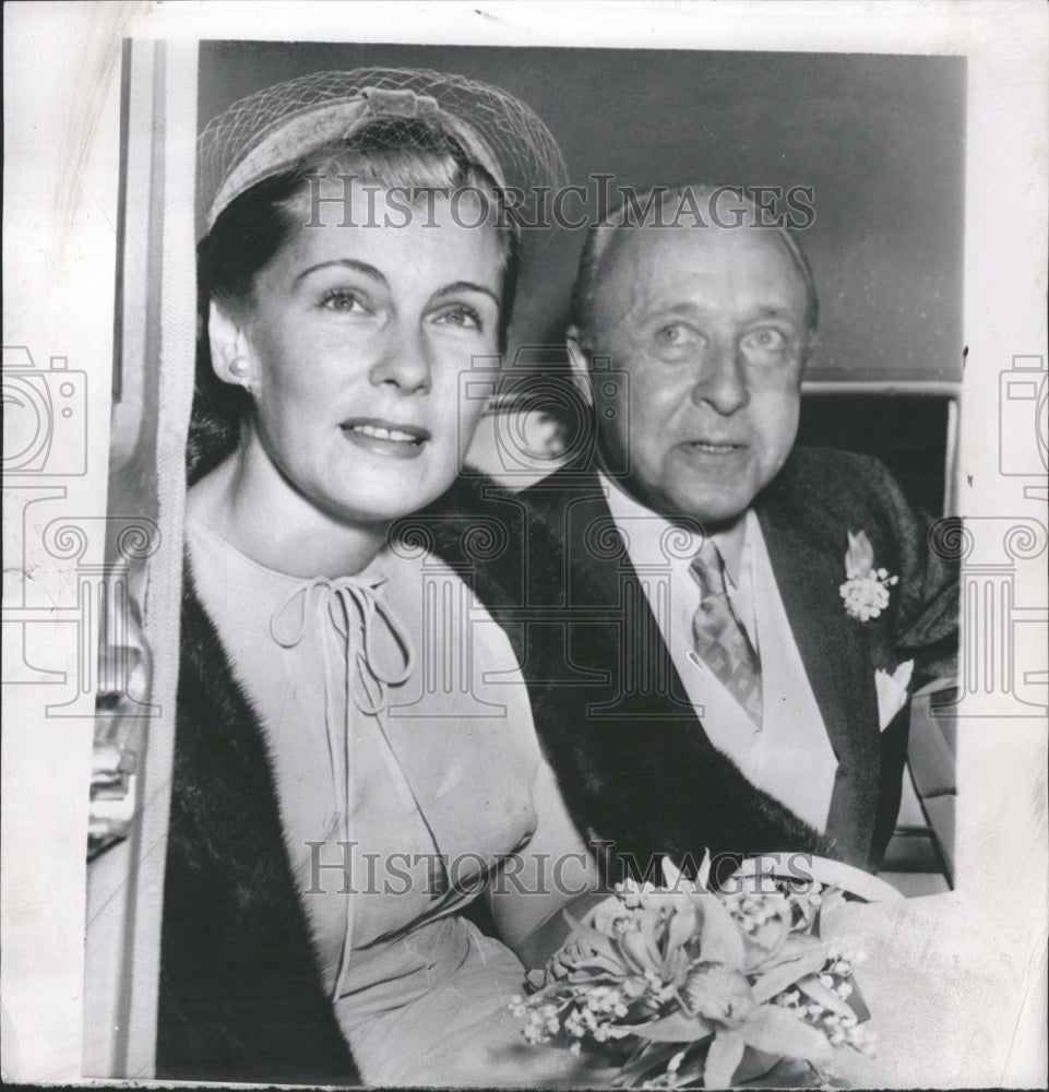 1953 Baron Robert Silvercruys &amp; MaryRose - Historic Images