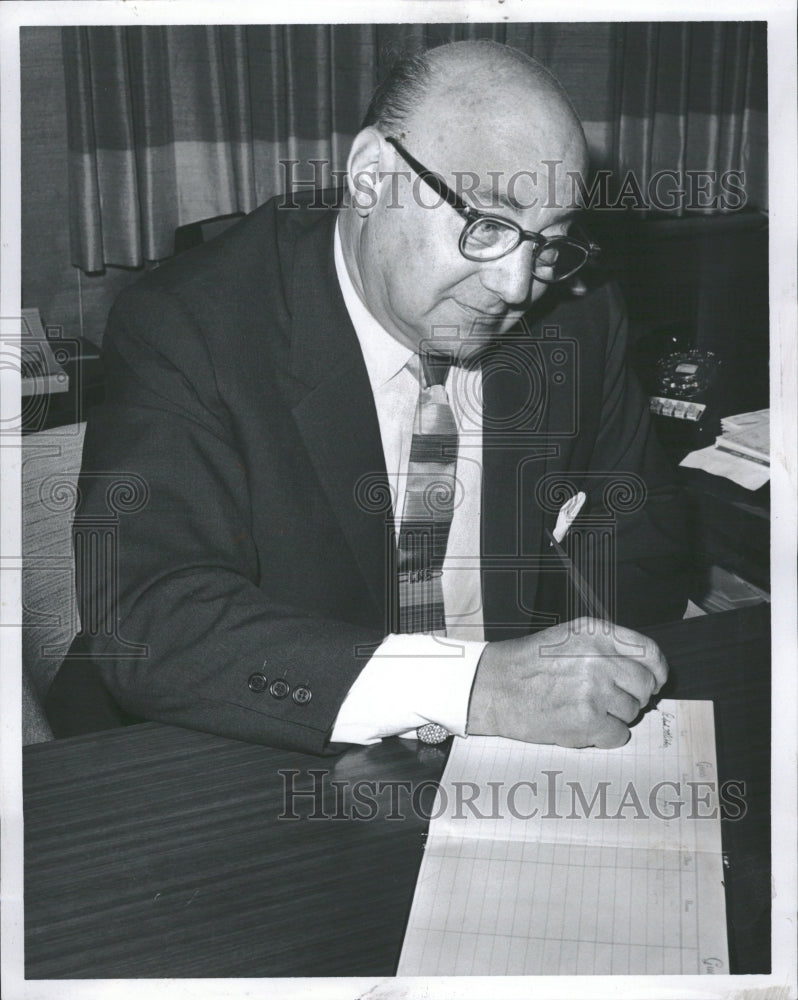 1966 Adv. Executive Leonard N. Simons - Historic Images