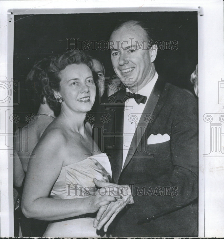 1958 Walter Simmons, grand ballroom NY - Historic Images