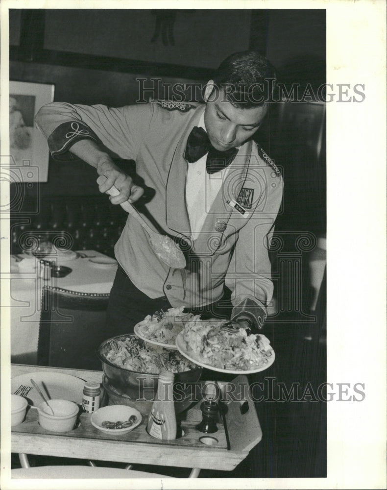 1975 Siraj Making Spinning Salad Picture - Historic Images