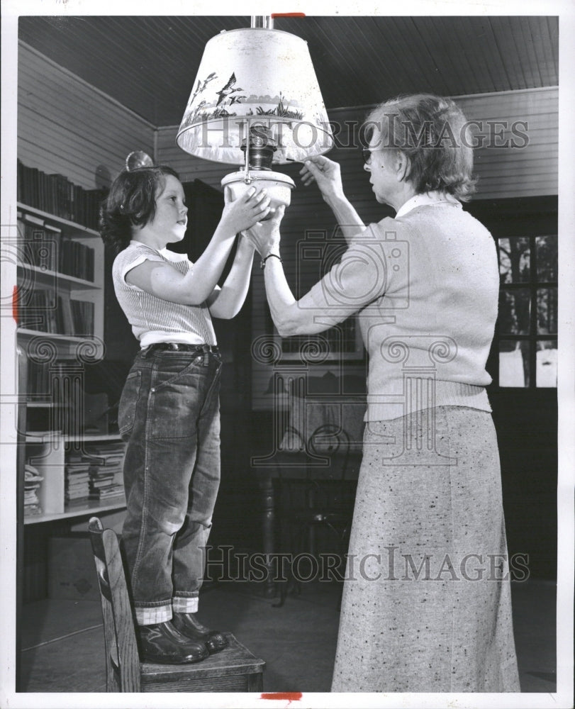 1954 Little Helping Hands - Historic Images