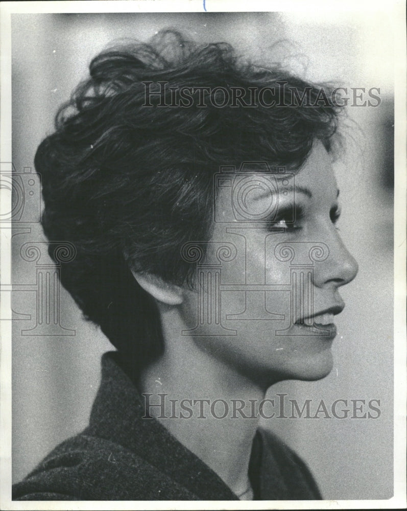 1975 Ardelle Tumas Hairstyle - Historic Images