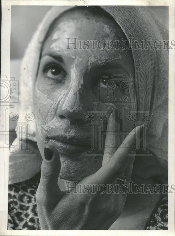 1975 Eye Neck Lower Cheek Anita Talbert Age - Historic Images