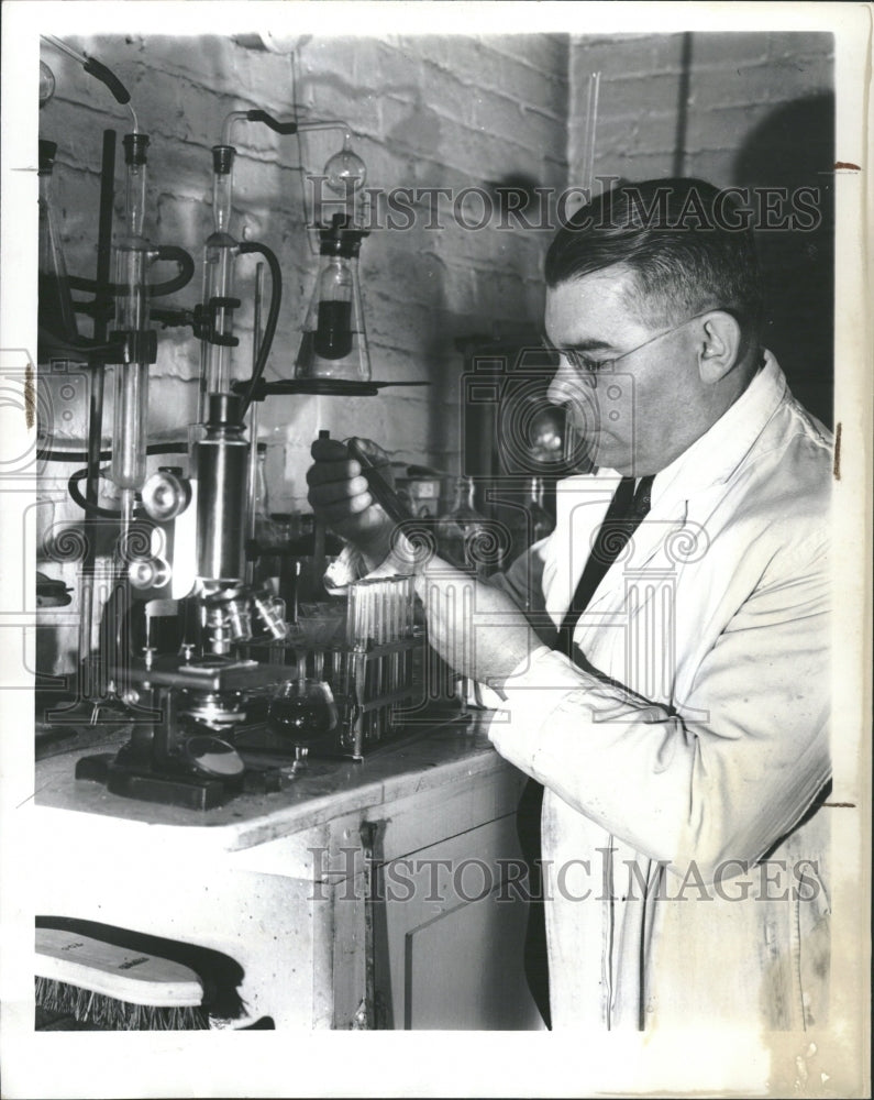 1941 Prof Stephen Farkas Champagne Maker - Historic Images