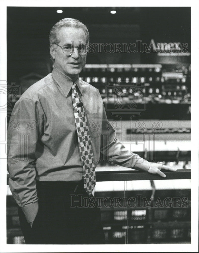 1998 Chris Farrell radio commentator award - Historic Images