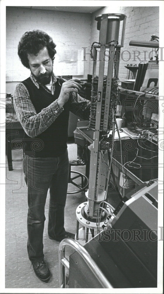 1982 Electronics at Great Lakes Lab - Historic Images