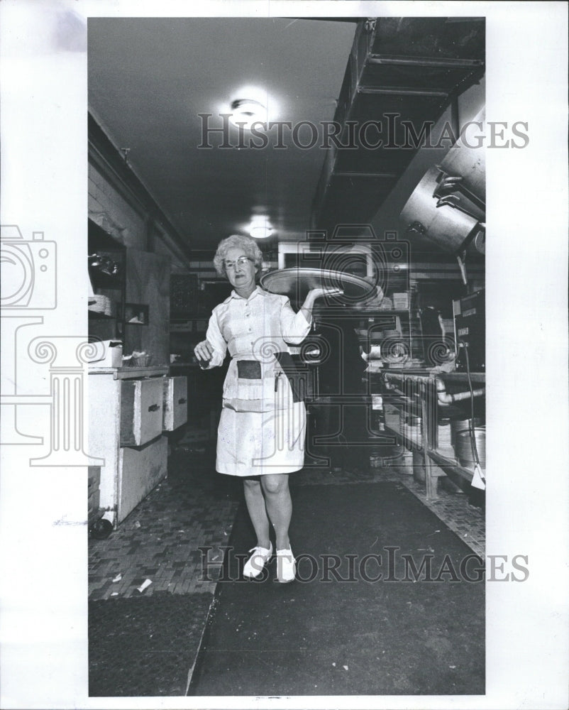 1978 Alice Johnson Paradisco Cafe Waitress - Historic Images