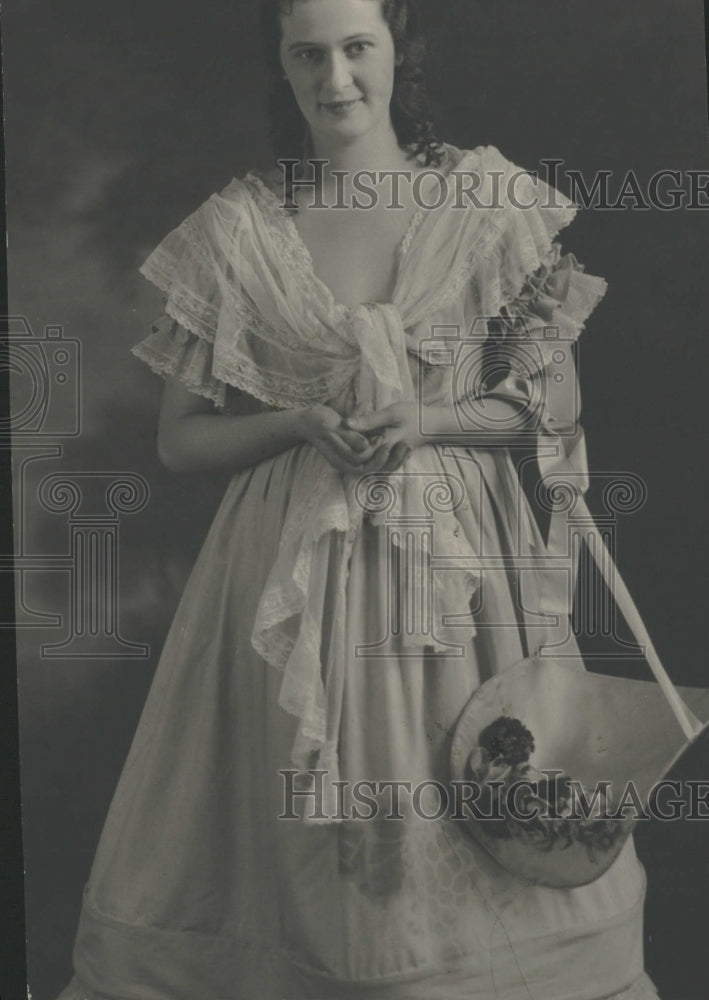 1922 Lewellen Davis Period Dress - Historic Images