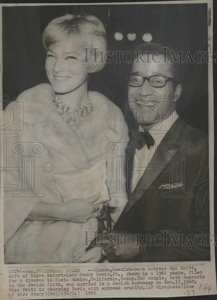 1971 Sammy Davis Junior Mai Britt actress - Historic Images