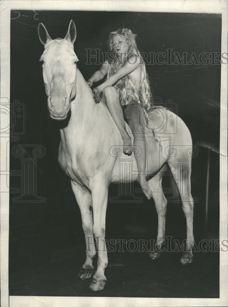 1931 Virginia Hansen Lady Godiva model - Historic Images