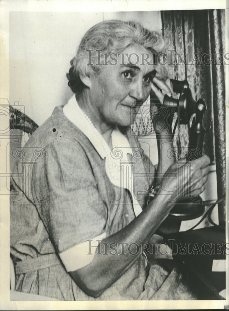 1927 Mrs.A.C.Goebel listening her son's win - Historic Images