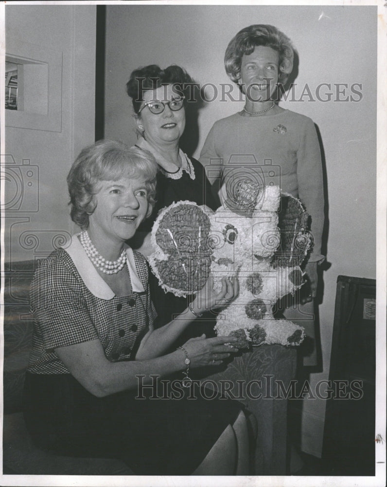 1966 Helen Johnson Denver post Mildred - Historic Images