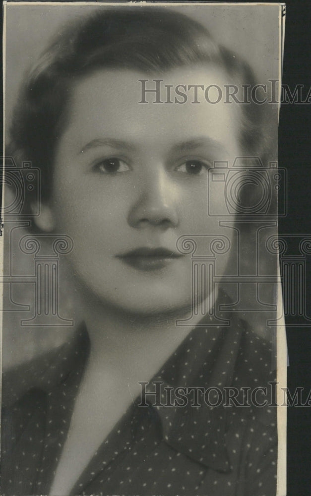 1936 Closeup caption of Elizabeth Holmes - Historic Images