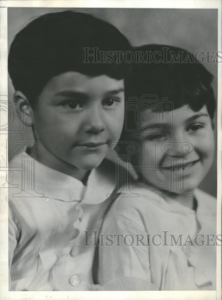 1934 Chaplin Children leave hospital Earl - Historic Images