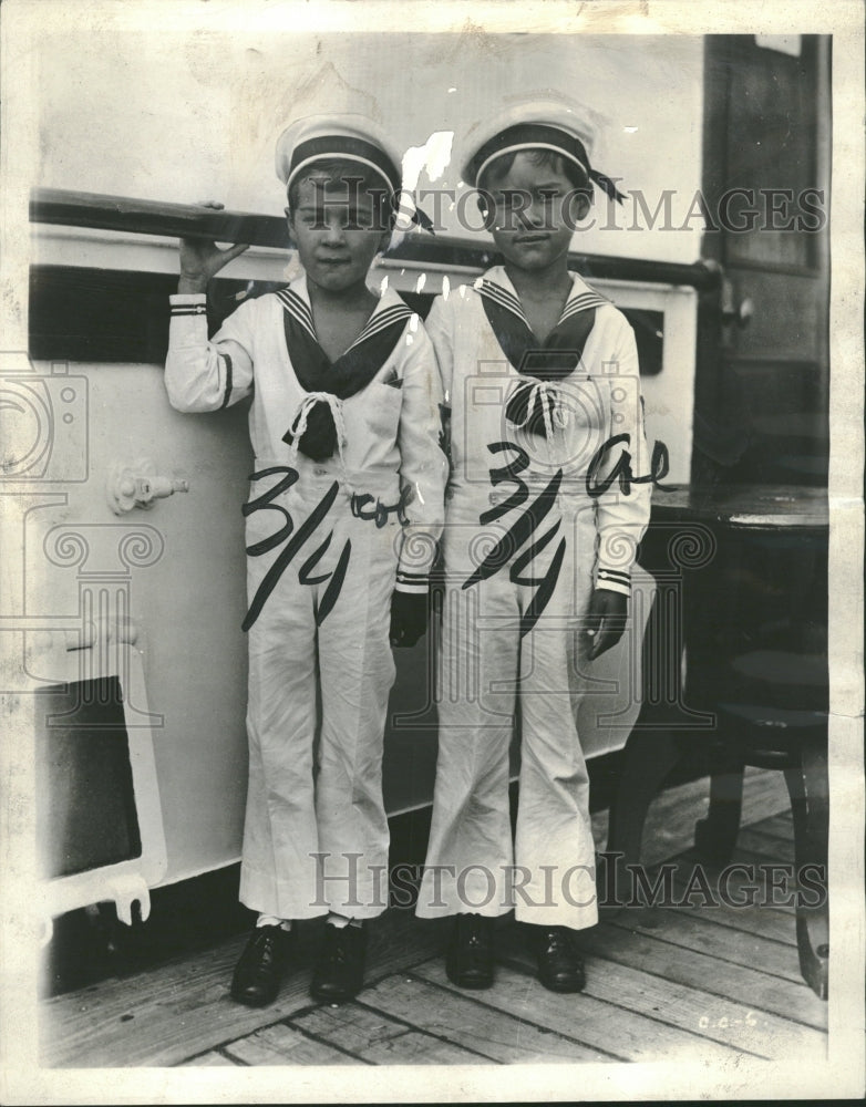 Chaplin youngsters Sidney Earl arrival NY - Historic Images