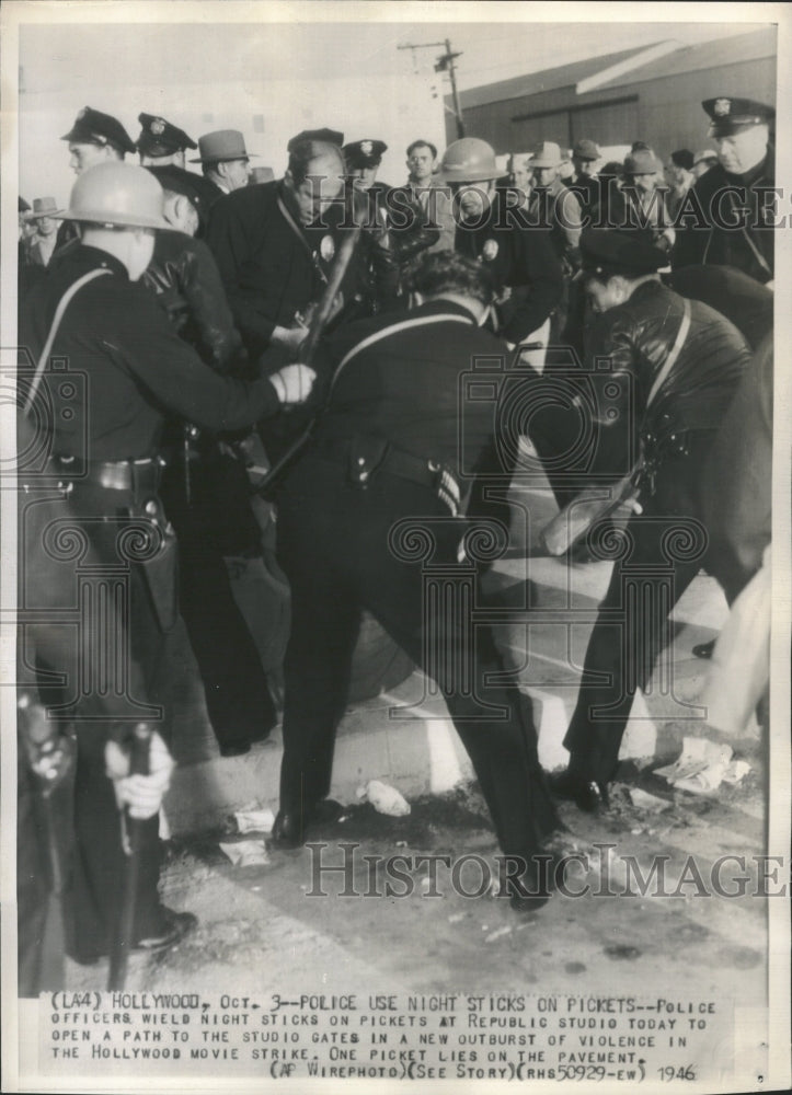 1946 Police Officer Wield Night Stick Movie - Historic Images