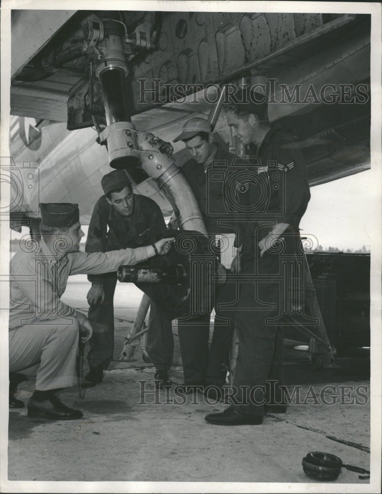 Magazine Cover Boys Group Kerean Airlift Men Carrier - Historic Images