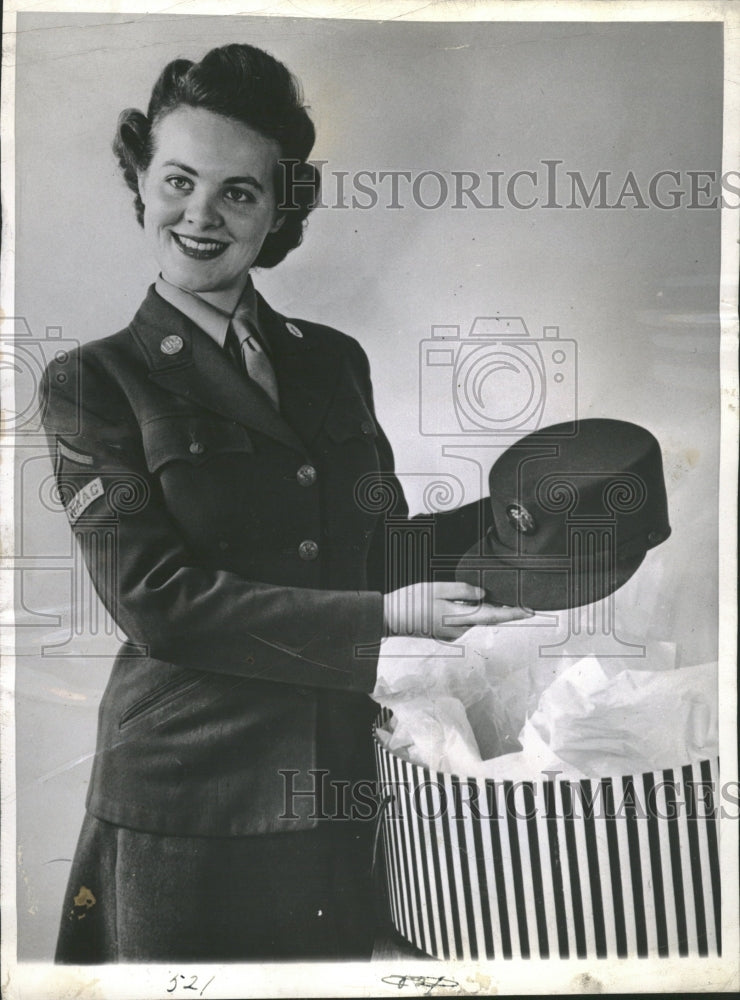 1943 Myth caster fashions Easter Bonnet - Historic Images