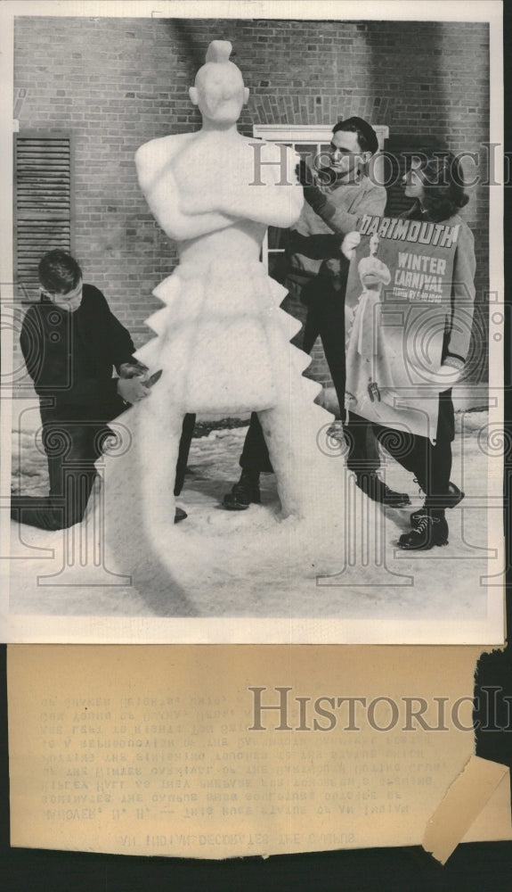 1940 Huge statue dominates campus snow - Historic Images