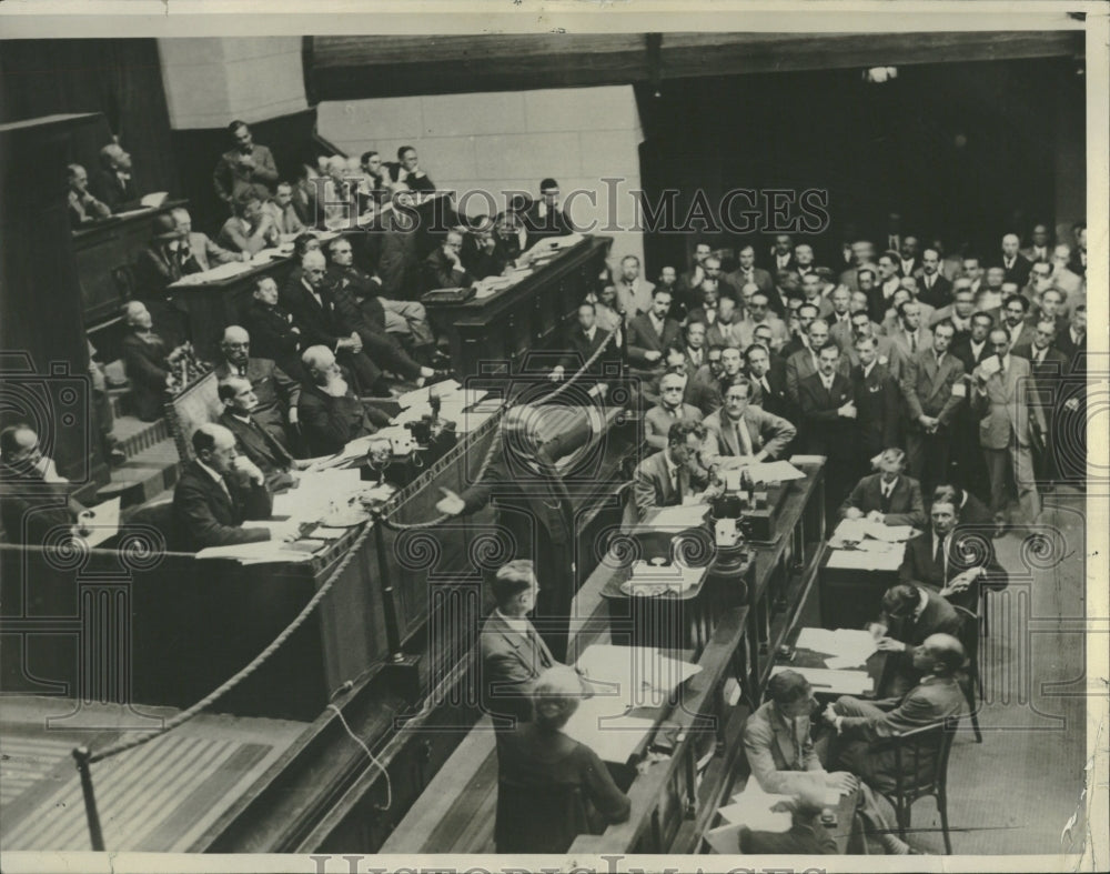 1929 Prime minister Ramsay MacDonald plea - Historic Images