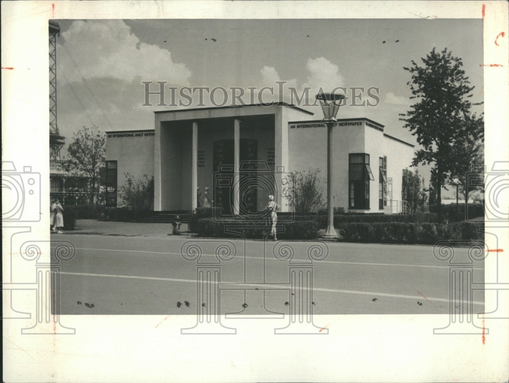 1934 pavilion lagoon newspaper room hall - Historic Images