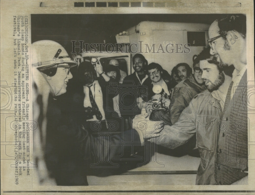 1969 Chicago Police and youth Lincoln Park - Historic Images