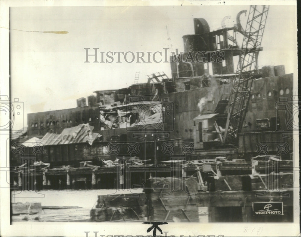 1935 See Queen moves on in Gondola cars - Historic Images