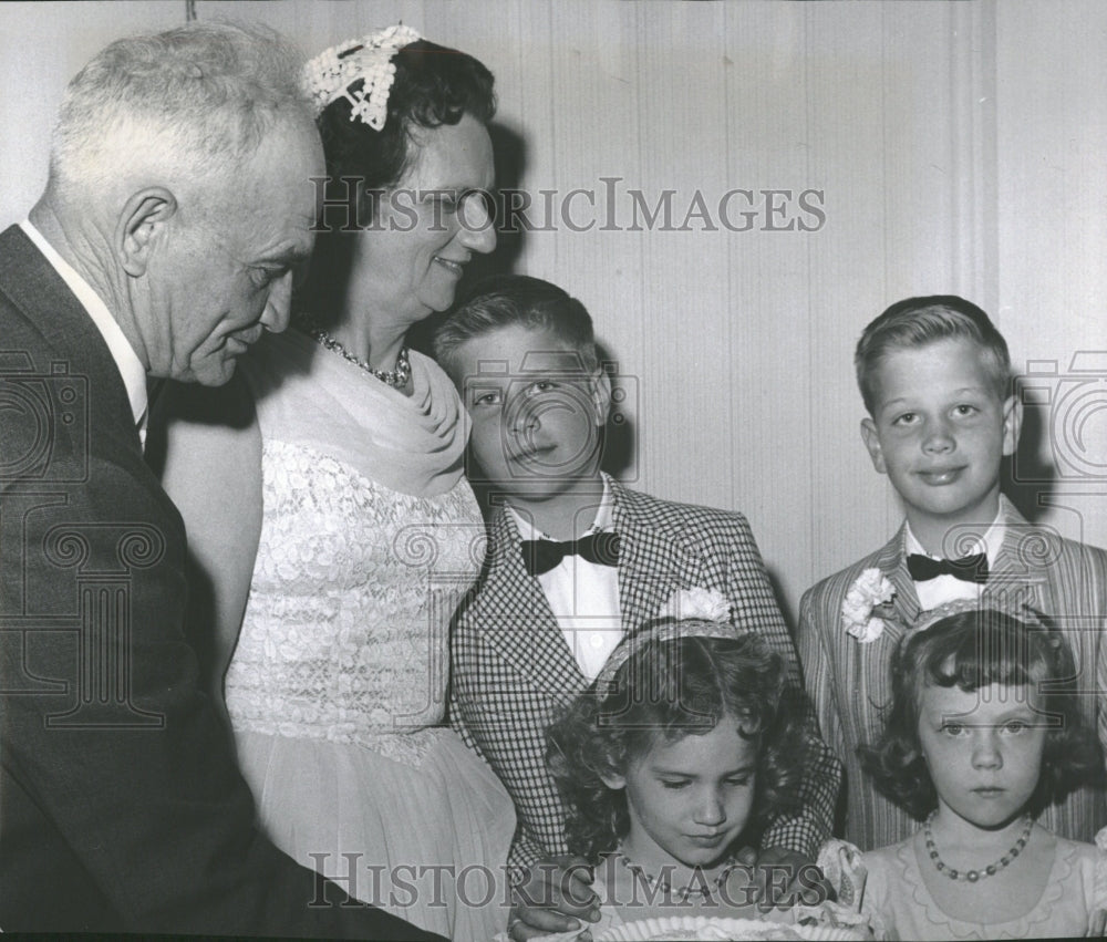 1959 Seniors wedding with grandchildren - Historic Images