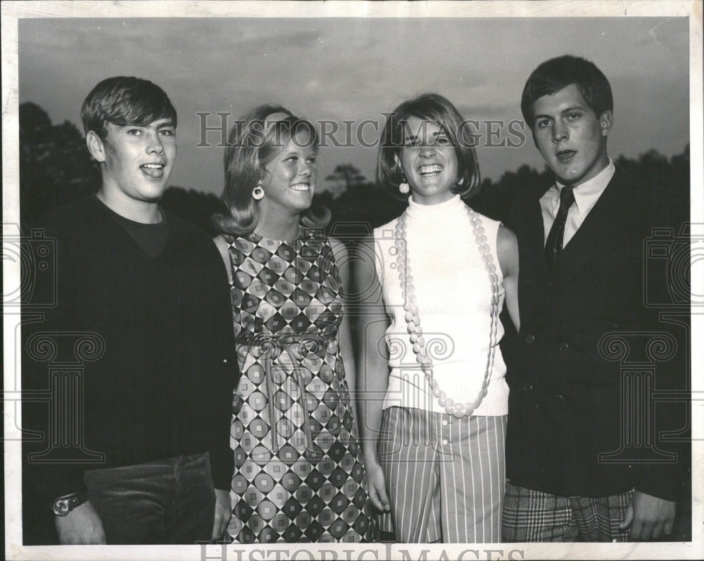 1967 Debutantes Entertain Miss Andrea Pate - Historic Images