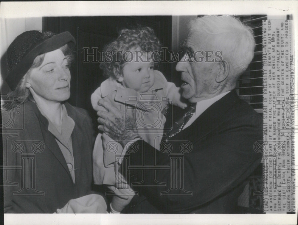 1944 Await Start of Paternity Trial - Historic Images