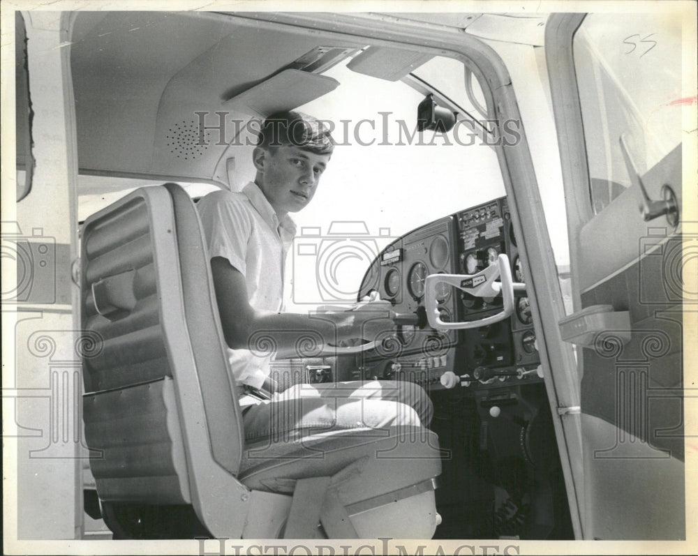 1985 David Kerr cockpit Cessna Navy Pilot - Historic Images