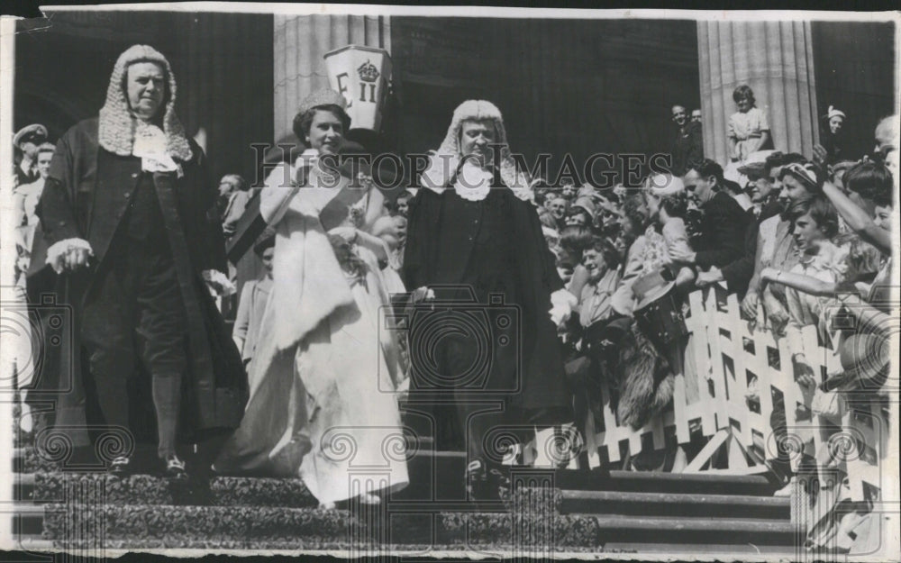 1957 Parliamentary Officer Elizabeth - Historic Images