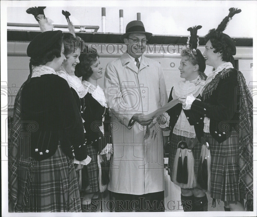 1959 Dagenham Girl Piper George Kelly Mayor - Historic Images