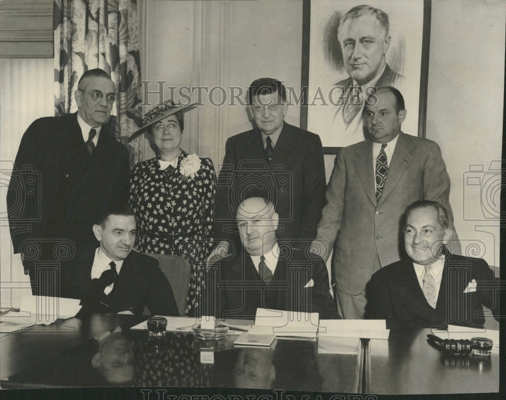 1940 Committee On Arrangements Meeting - Historic Images