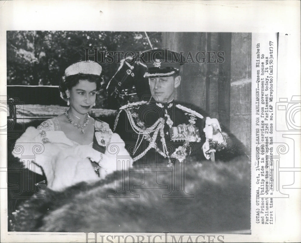 1957 Queen Leaves For Parliament - Historic Images