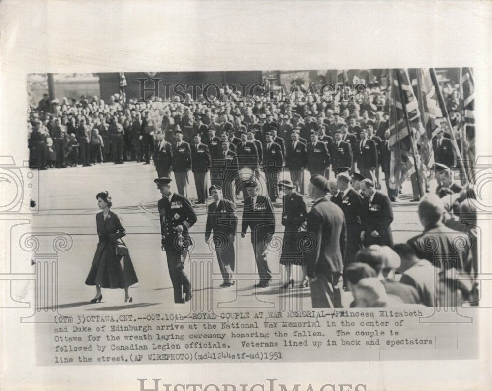 1951 Royal couple at war memorial - Historic Images