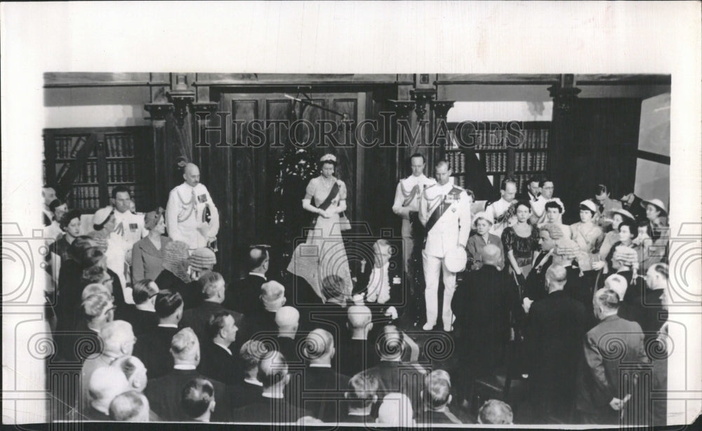 1954 Elizabeth II Queen tours Australia - Historic Images