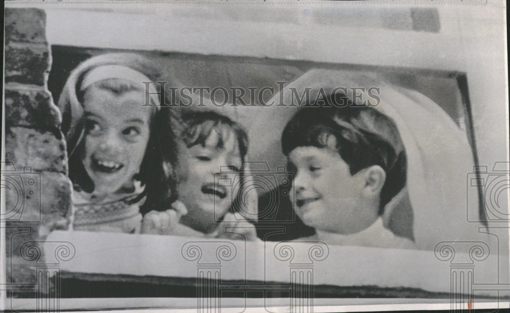 1965 Caroline Kennedy and Cousins London - Historic Images