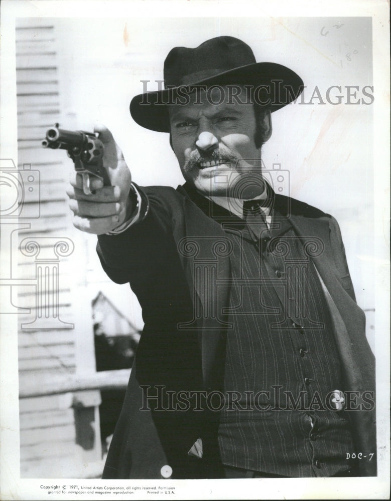 1972 Stacy Keach Doc draws blade unseen foe - Historic Images