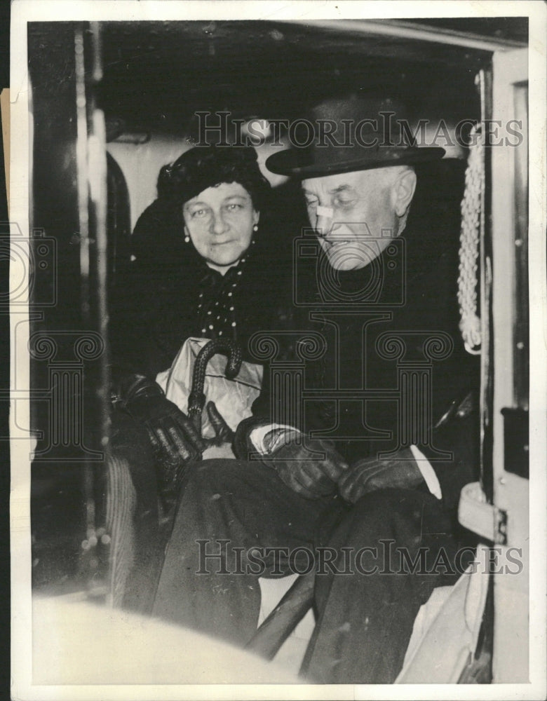 1935 Sir Samuel Returns London British Wife - Historic Images