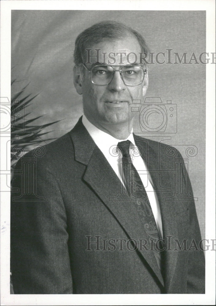 1981 James Edward McEntire  IHS Group Suit - Historic Images