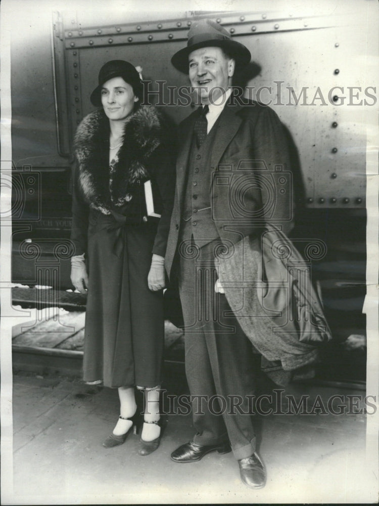 1932 Mrs. and F. Davidson arrived for G.O.P - Historic Images