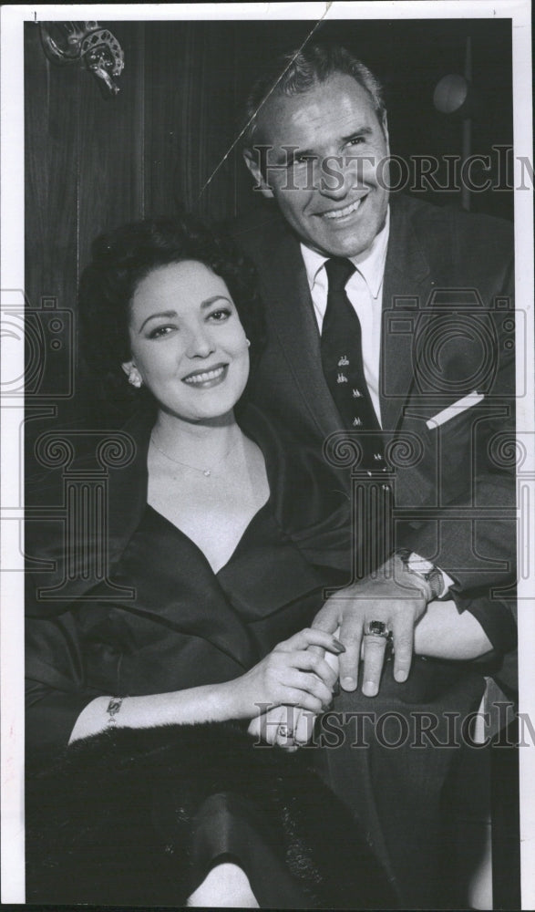 1959 Linda Darnell and Robbie Robertson - Historic Images