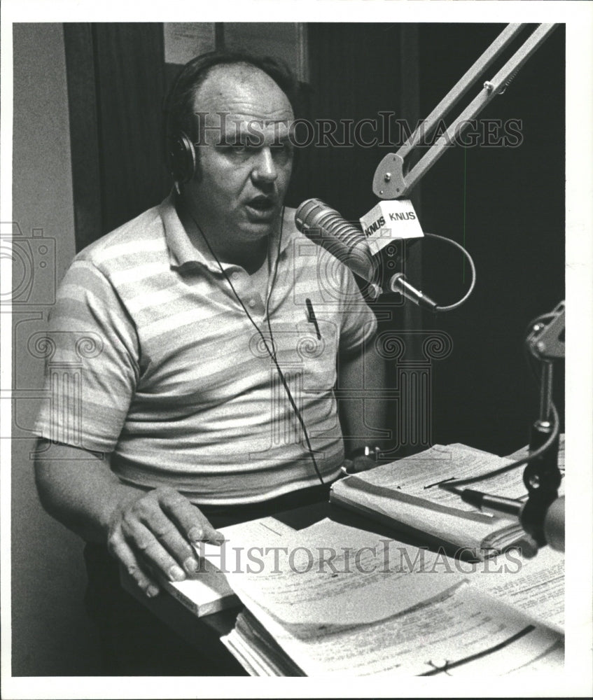 1983 John Dunning during broadcast - Historic Images