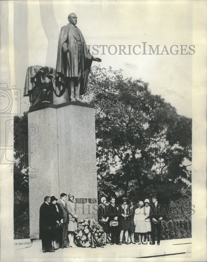 1929 Woodrow Wilson monument in Prague - Historic Images