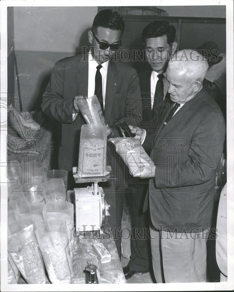 1982 Bernard F. Lowery Helps ease rat probl - Historic Images