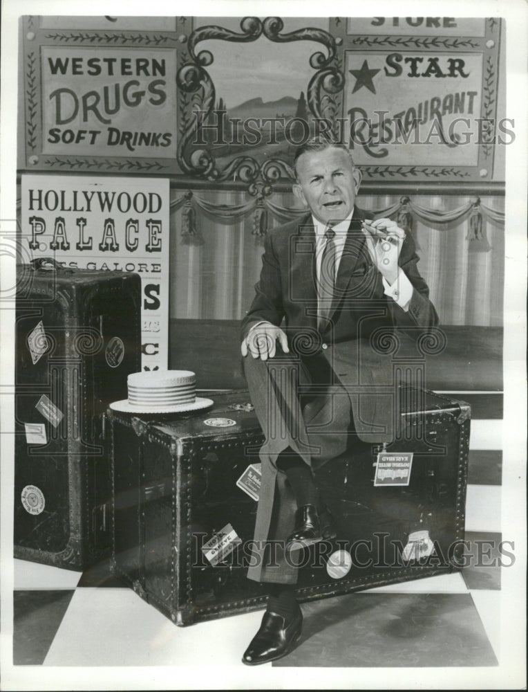 1964 Actor Comedian Writer George Burns - Historic Images