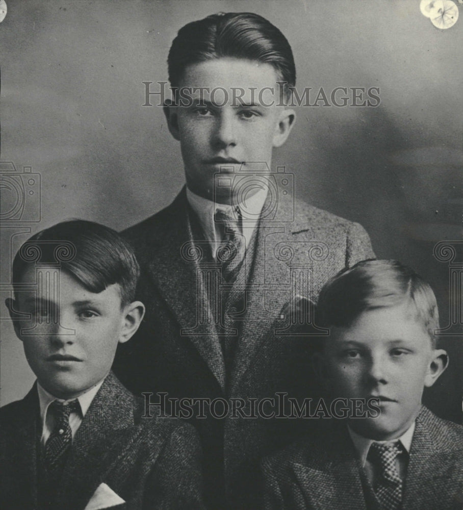 1937 Macleoud Brothers left trust fund - Historic Images