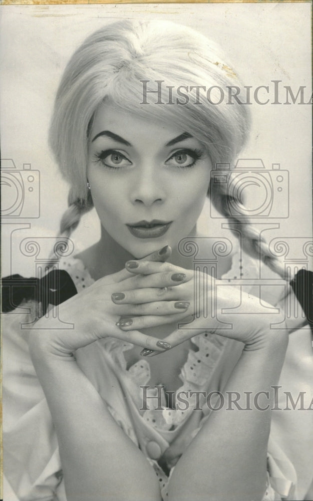 1960 Wig Cover Traineau Dark Coiffure Hair - Historic Images